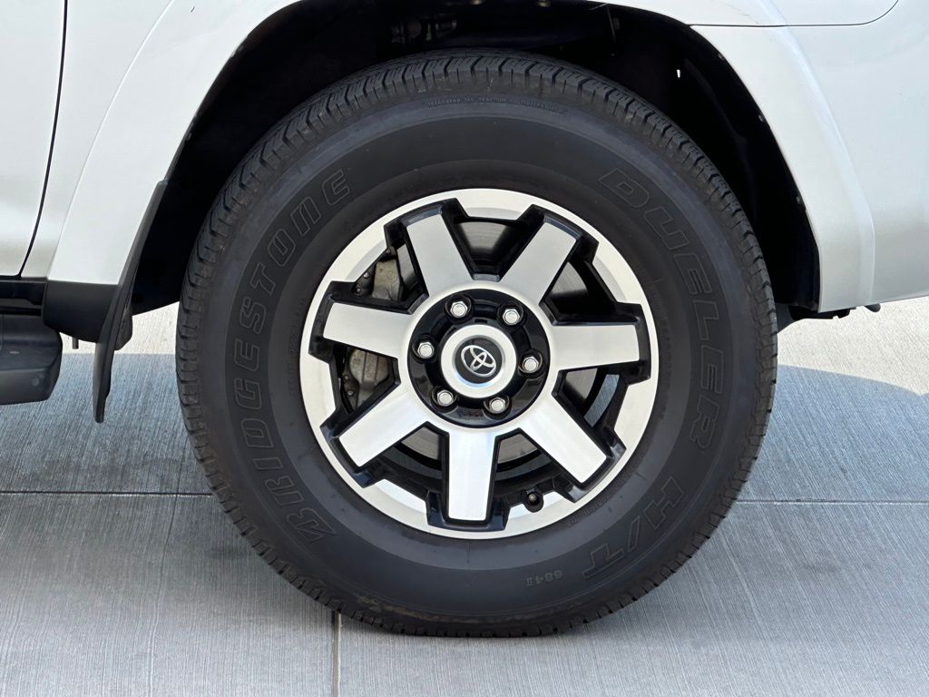 2023 Toyota 4Runner TRD Off-Road Premium photo 4