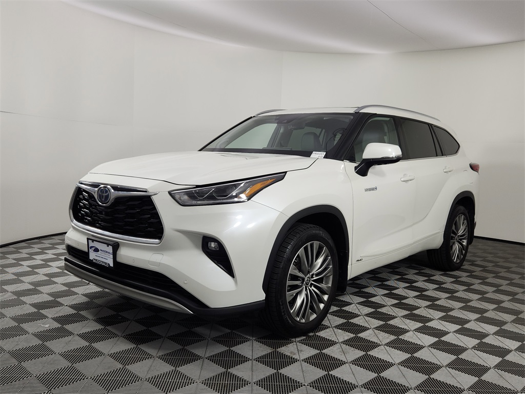 2021 Toyota Highlander Platinum's photo