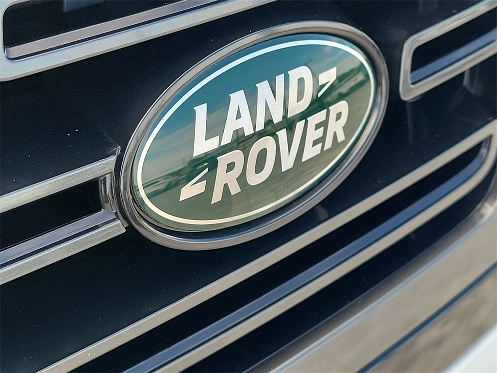 2025 Land Rover Range Rover SE photo 9