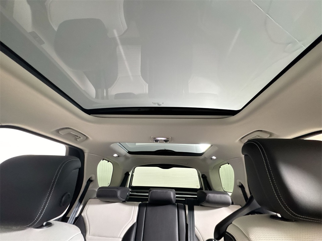 2025 Land Rover Discovery S photo 19