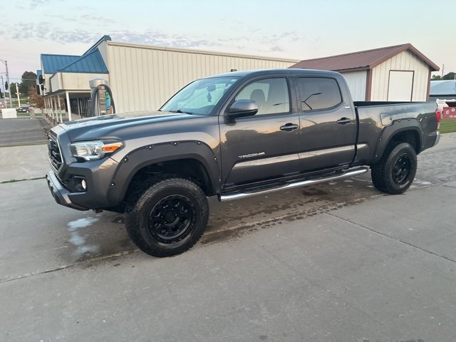 Used 2018 Toyota Tacoma SR5 with VIN 3TMDZ5BN8JM041469 for sale in Kansas City