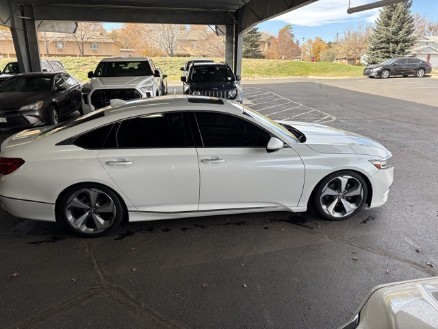 2019 Honda Accord Touring 2.0T photo 2