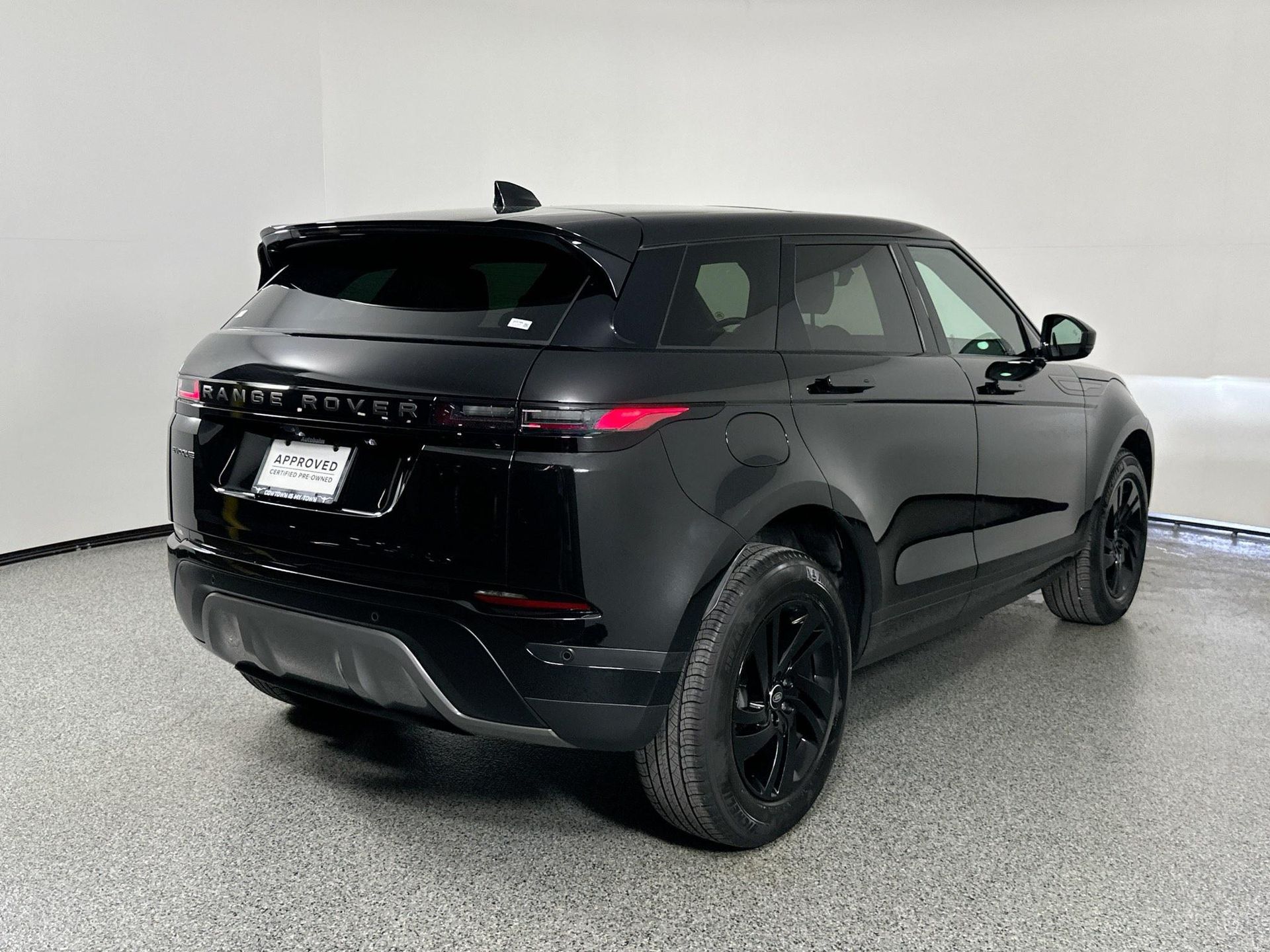 2025 Land Rover Range Rover Evoque S photo 3