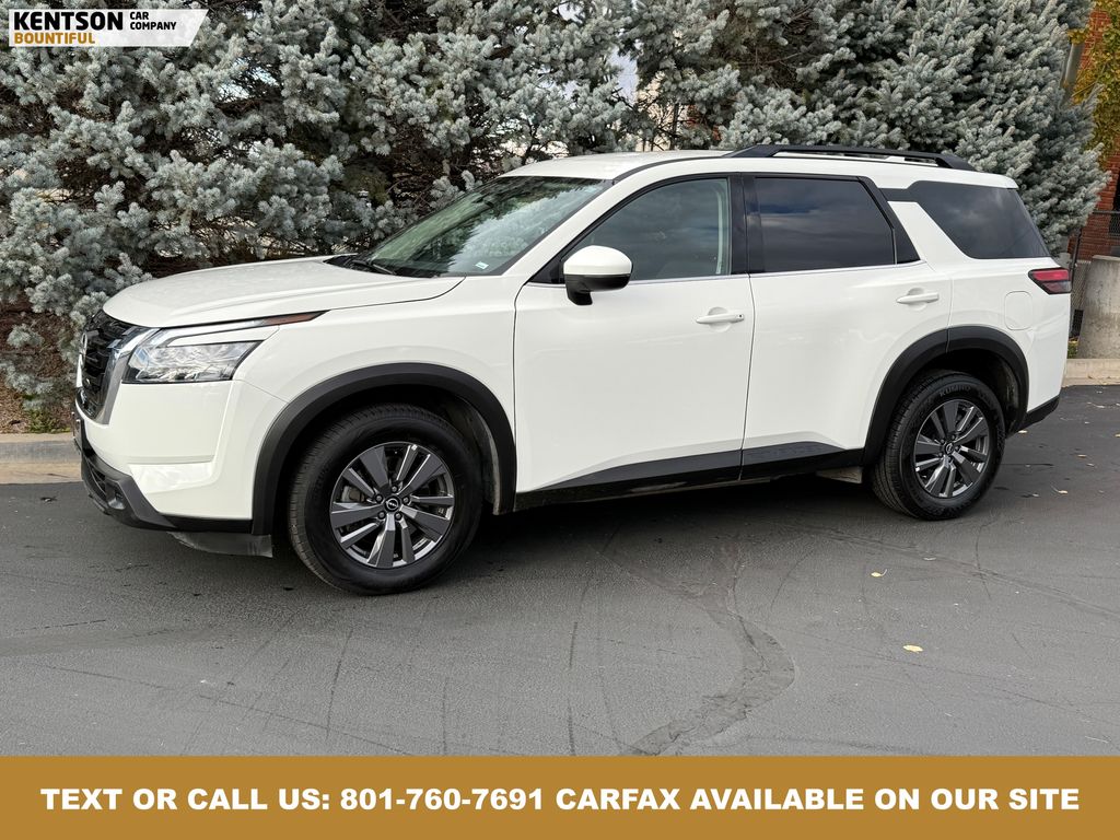 2025 Nissan Pathfinder SV's photo