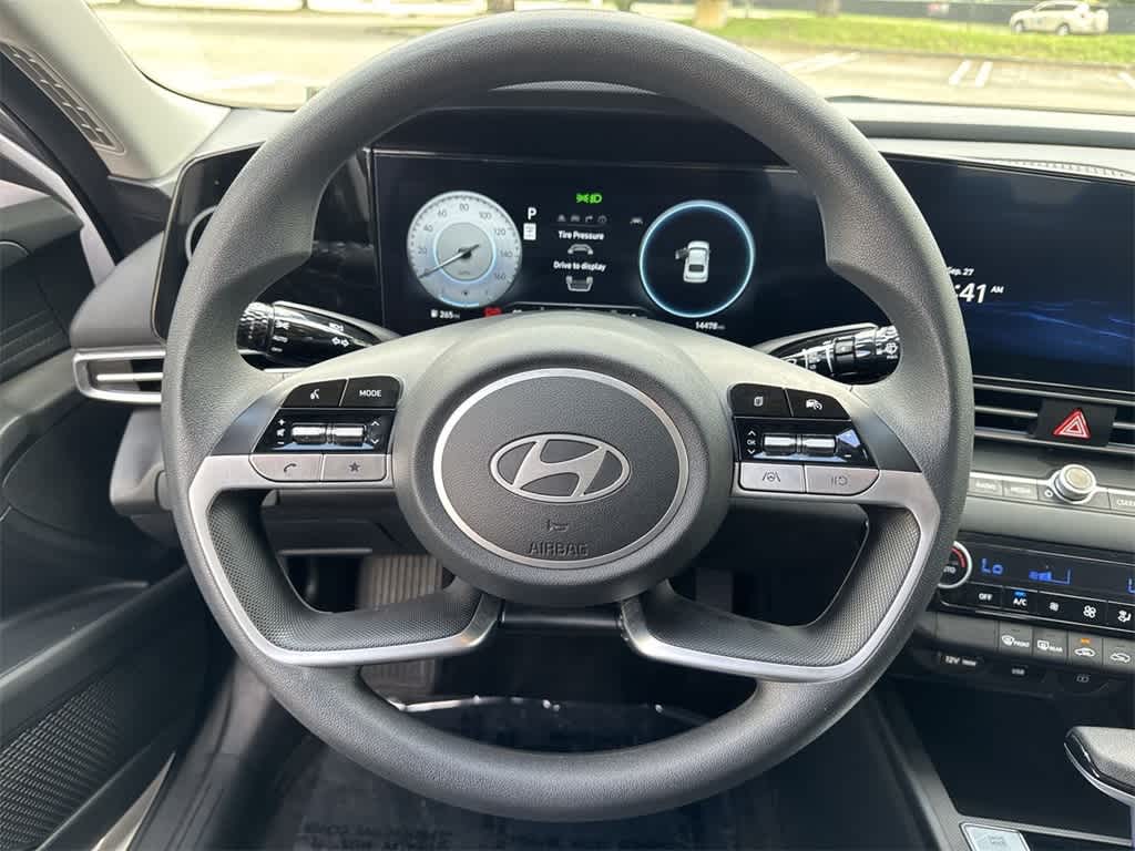 2024 Hyundai Elantra SEL photo 13