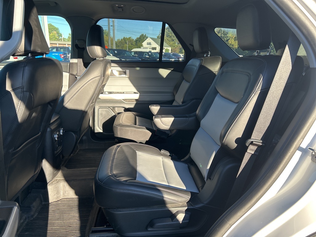 2022 Ford Explorer XLT photo 3