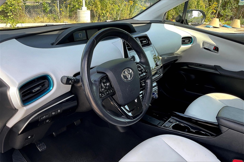 2021 Toyota Prius XLE AWD-e photo 13