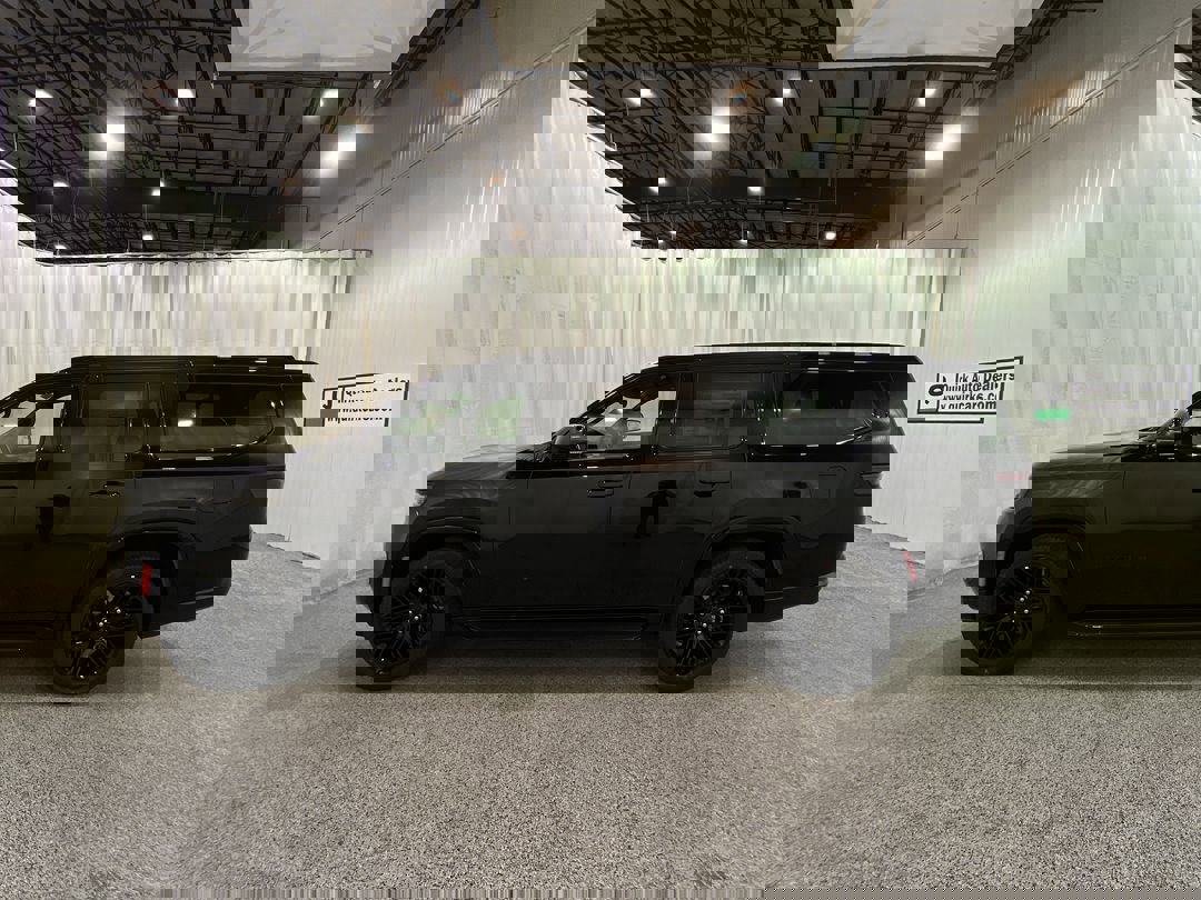 2025 Jeep Wagoneer L Series II Carbide photo 2