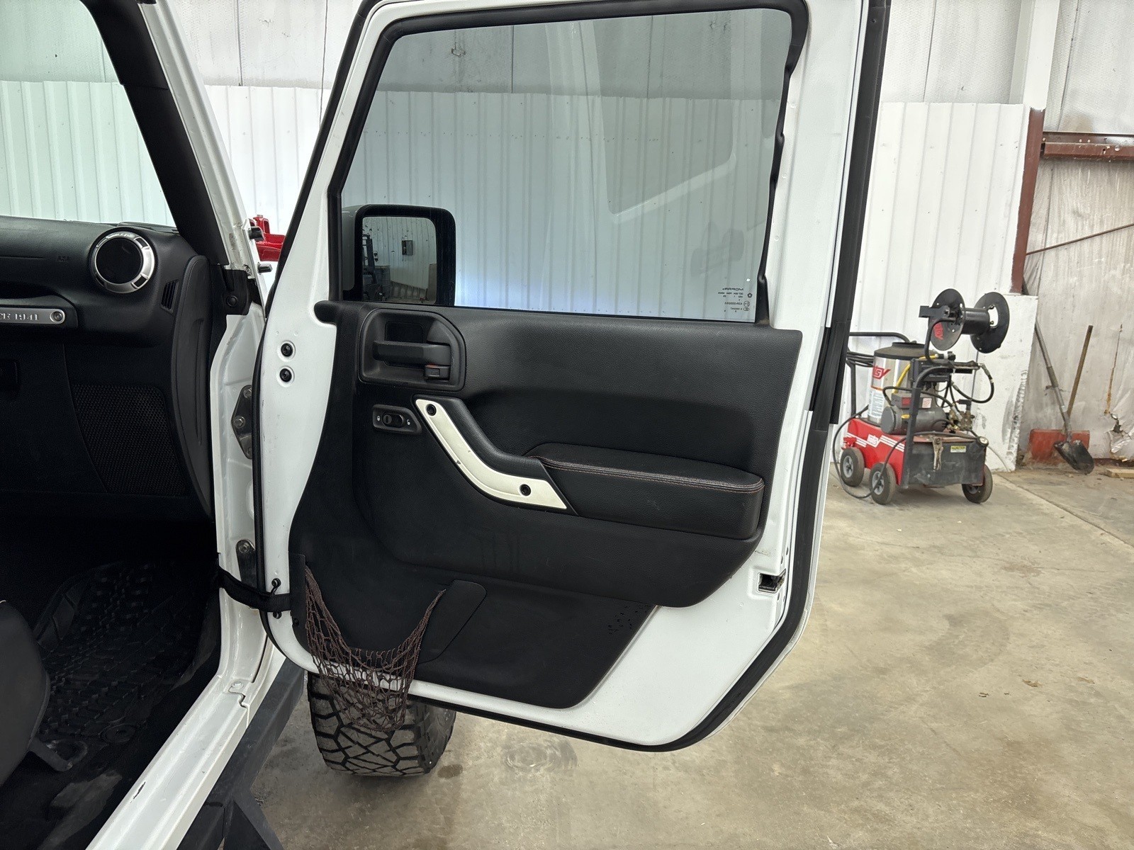2016 Jeep Wrangler Unlimited Rubicon photo 24