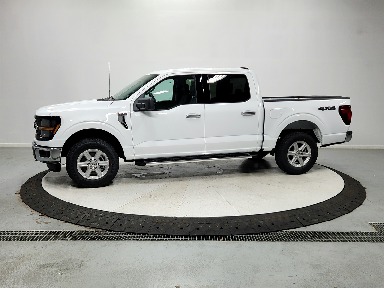 2025 Ford F-150 XLT photo 3