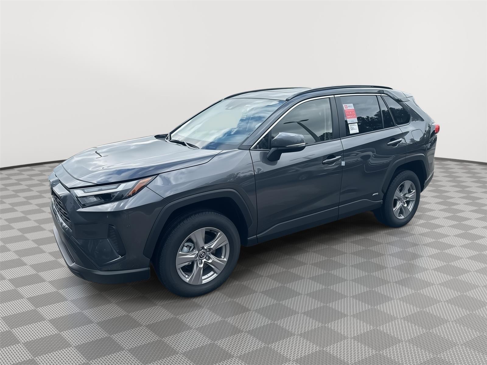 2025 Toyota RAV4 XLE's photo