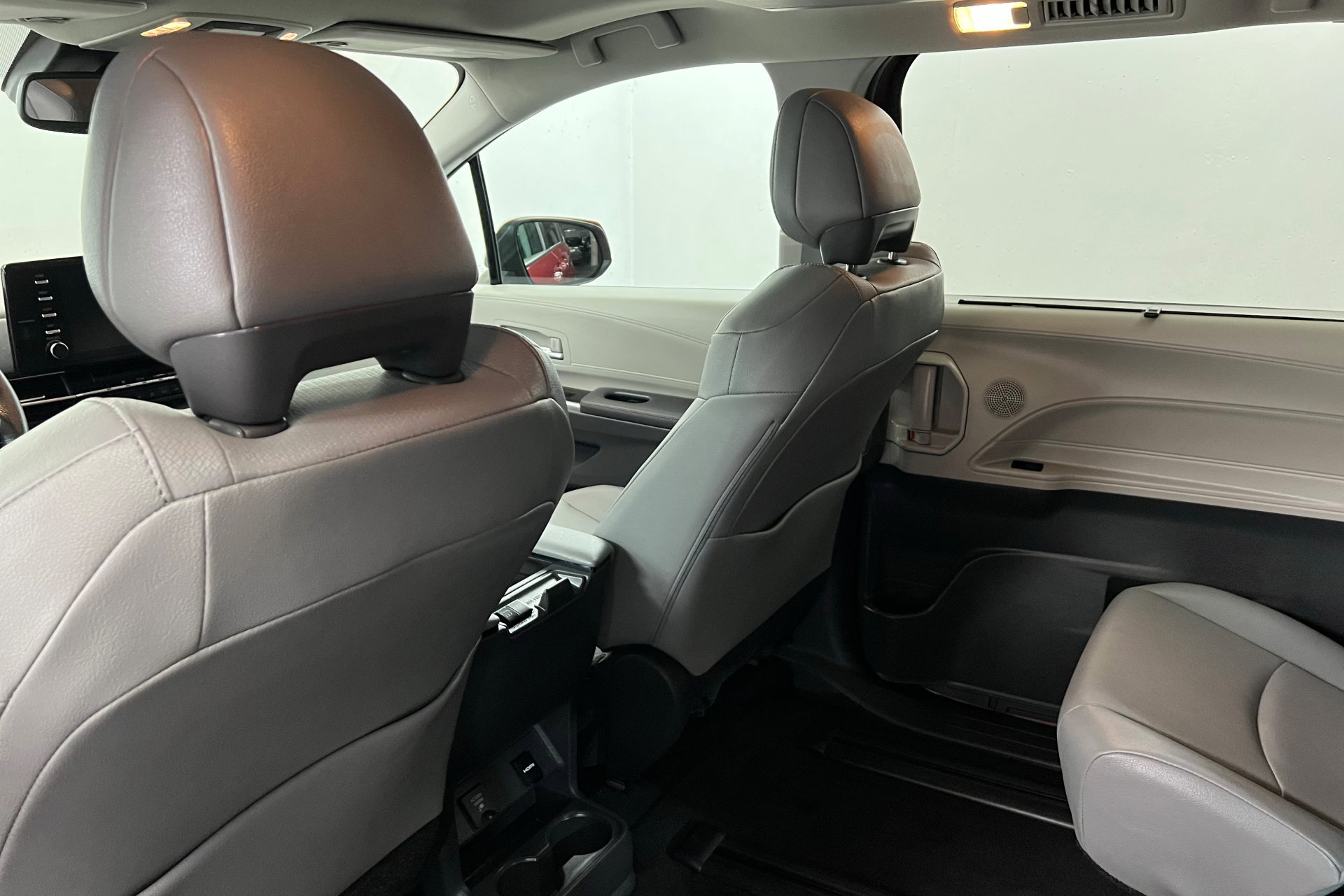 2023 Toyota Sienna XLE photo 18