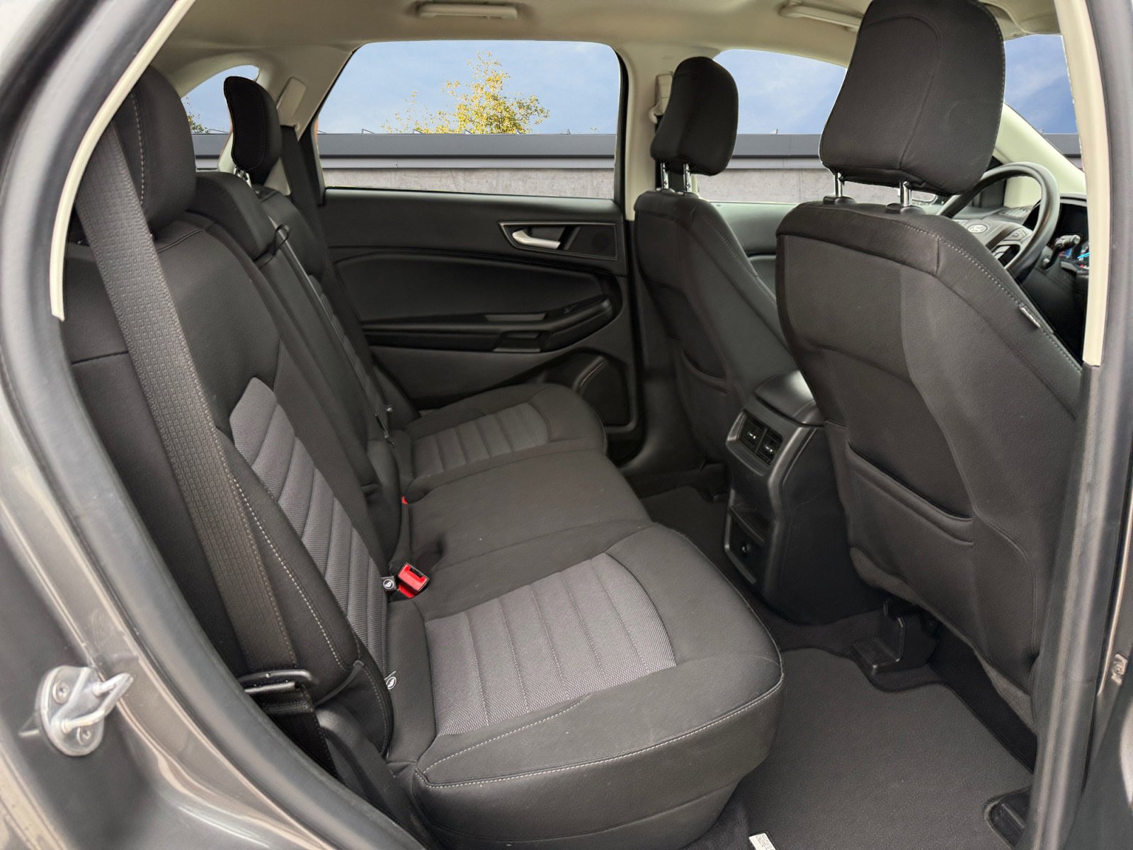 2022 Ford Edge SE photo 3