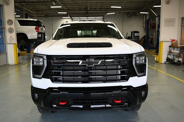 2026 Chevrolet Silverado 2500HD LT photo 2