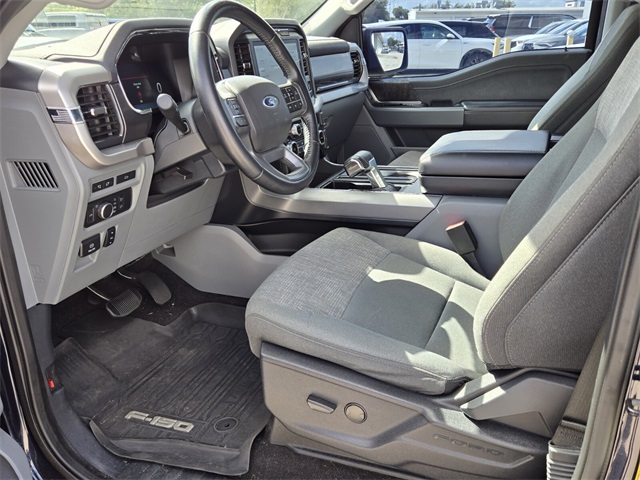 2022 Ford F-150 Lightning XLT photo 8