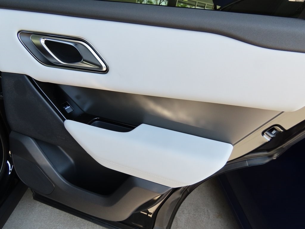 2025 Land Rover Range Rover Velar SE photo 13