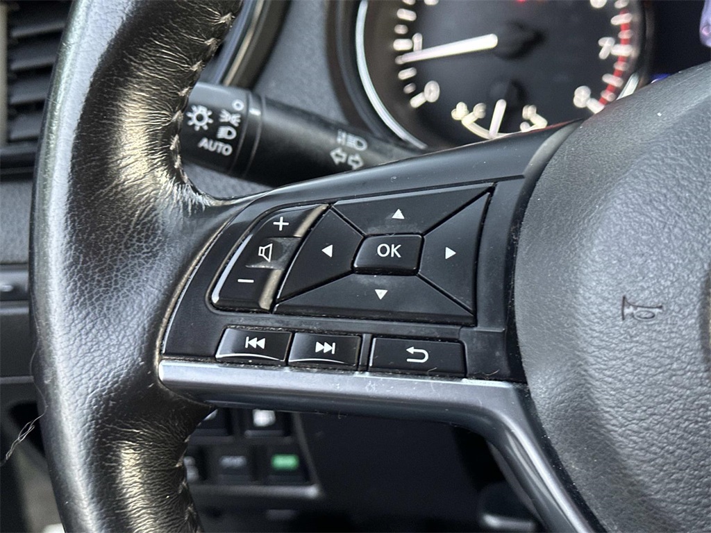 2019 Nissan Rogue SV photo 22