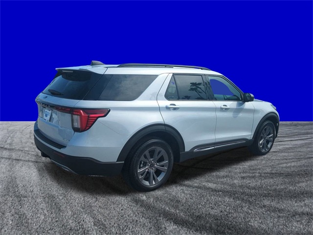 2025 Ford Explorer photo 3