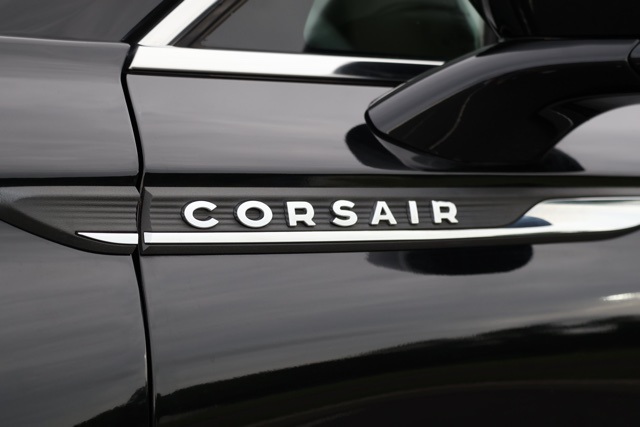 2022 Lincoln Corsair Standard photo 8