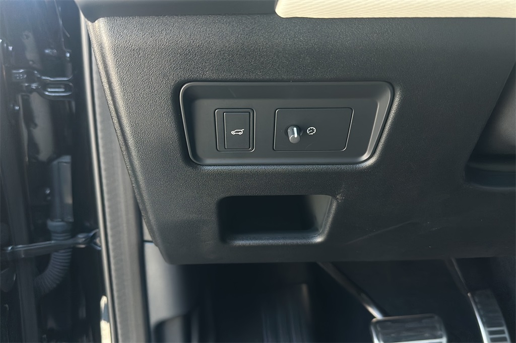 2025 Land Rover Discovery SE photo 23