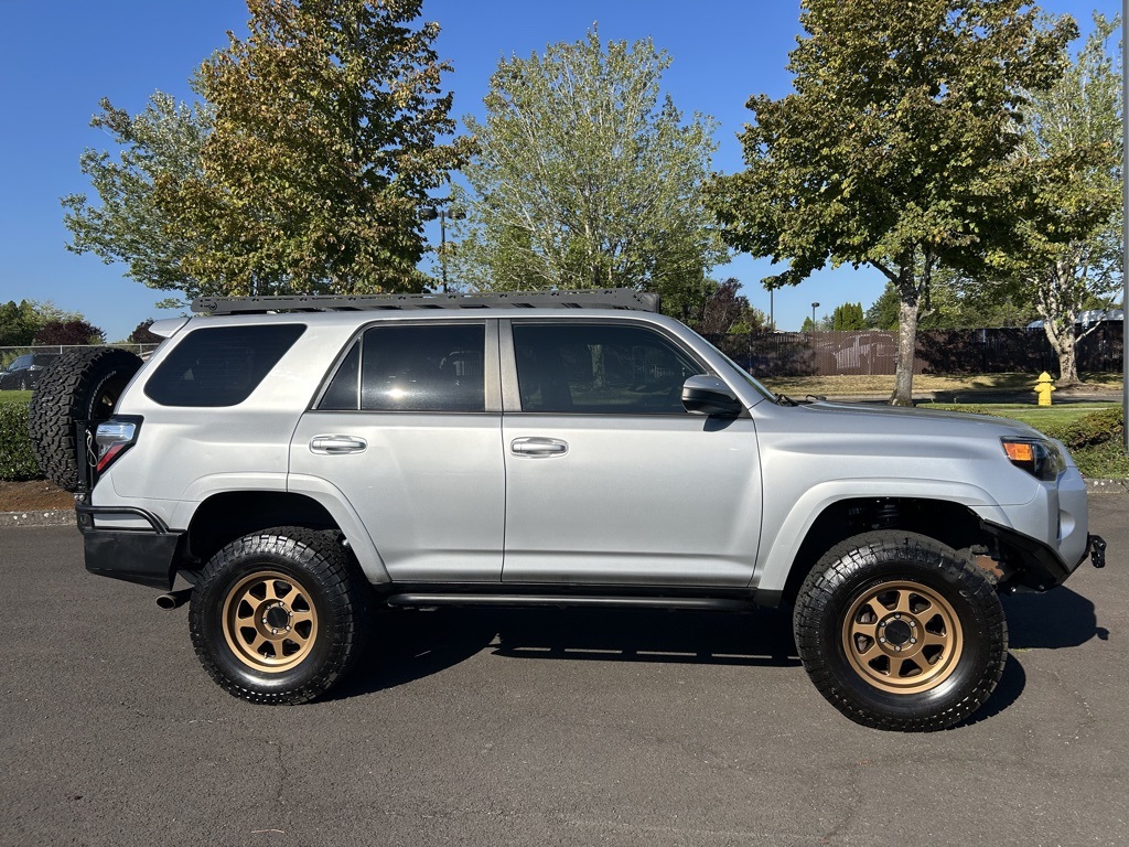 2020 Toyota 4Runner SR5 photo 5
