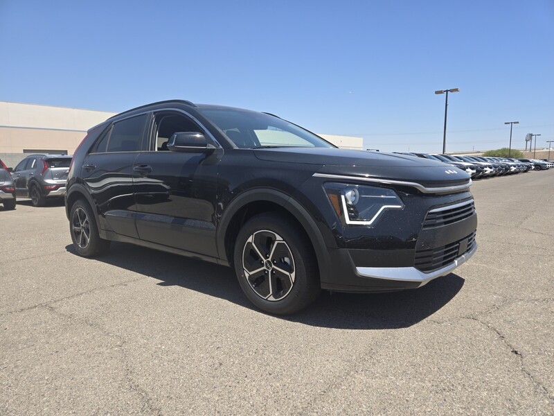 2025 Kia Niro EX photo 2