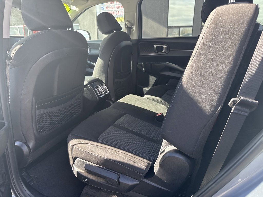 2022 Kia Sorento LX photo 4