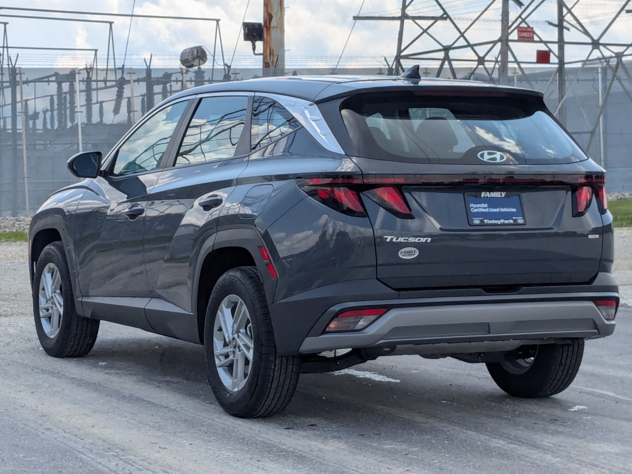 2025 Hyundai Tucson SE photo 2