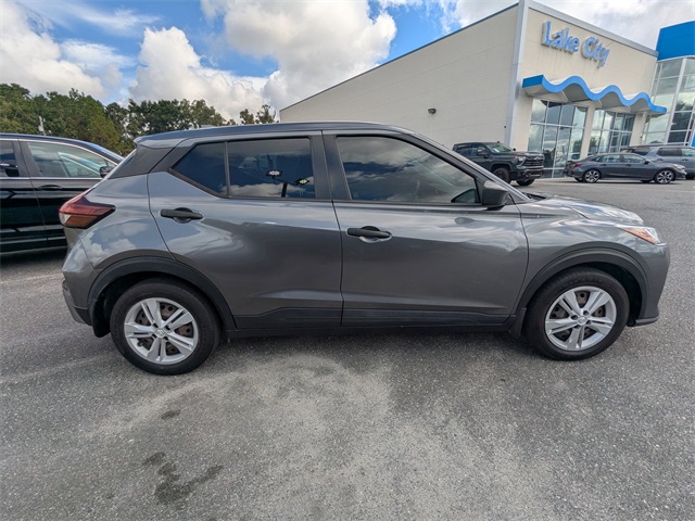 2021 Nissan Kicks S photo 2