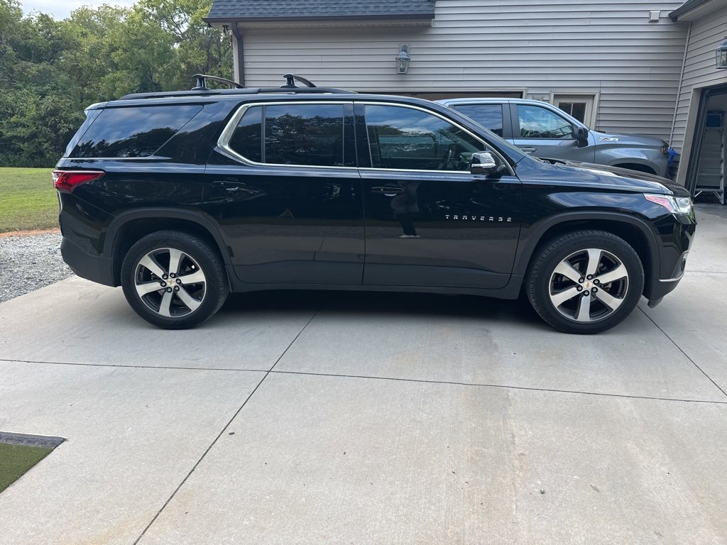 2019 Chevrolet Traverse 3LT photo 2