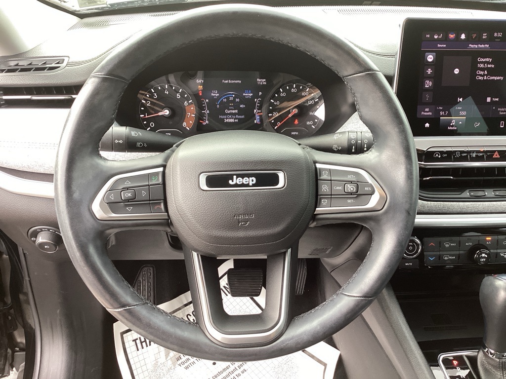 2022 Jeep Compass Latitude Lux photo 8