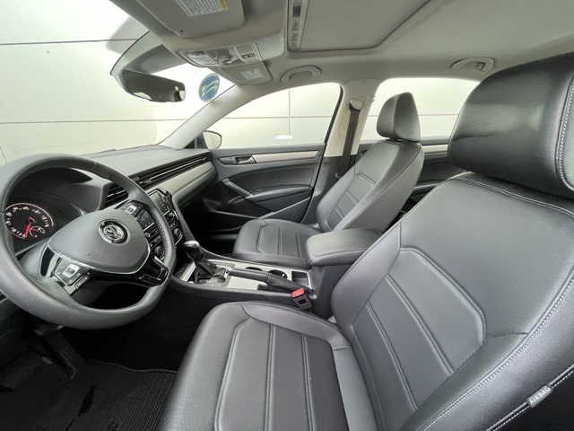 2022 Volkswagen Passat 2.0T SE photo 2