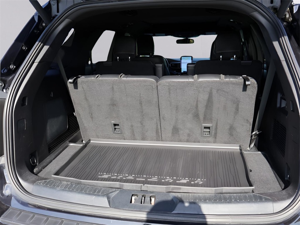 2021 Ford Explorer ST photo 17