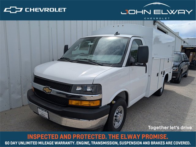 2025 Chevrolet Express Cutaway Base's photo