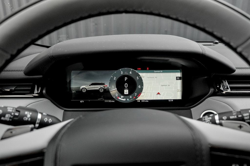 2026 Land Rover Range Rover Velar SE photo 11