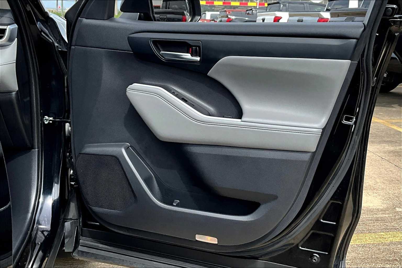 2021 Toyota Highlander Hybrid XLE photo 21