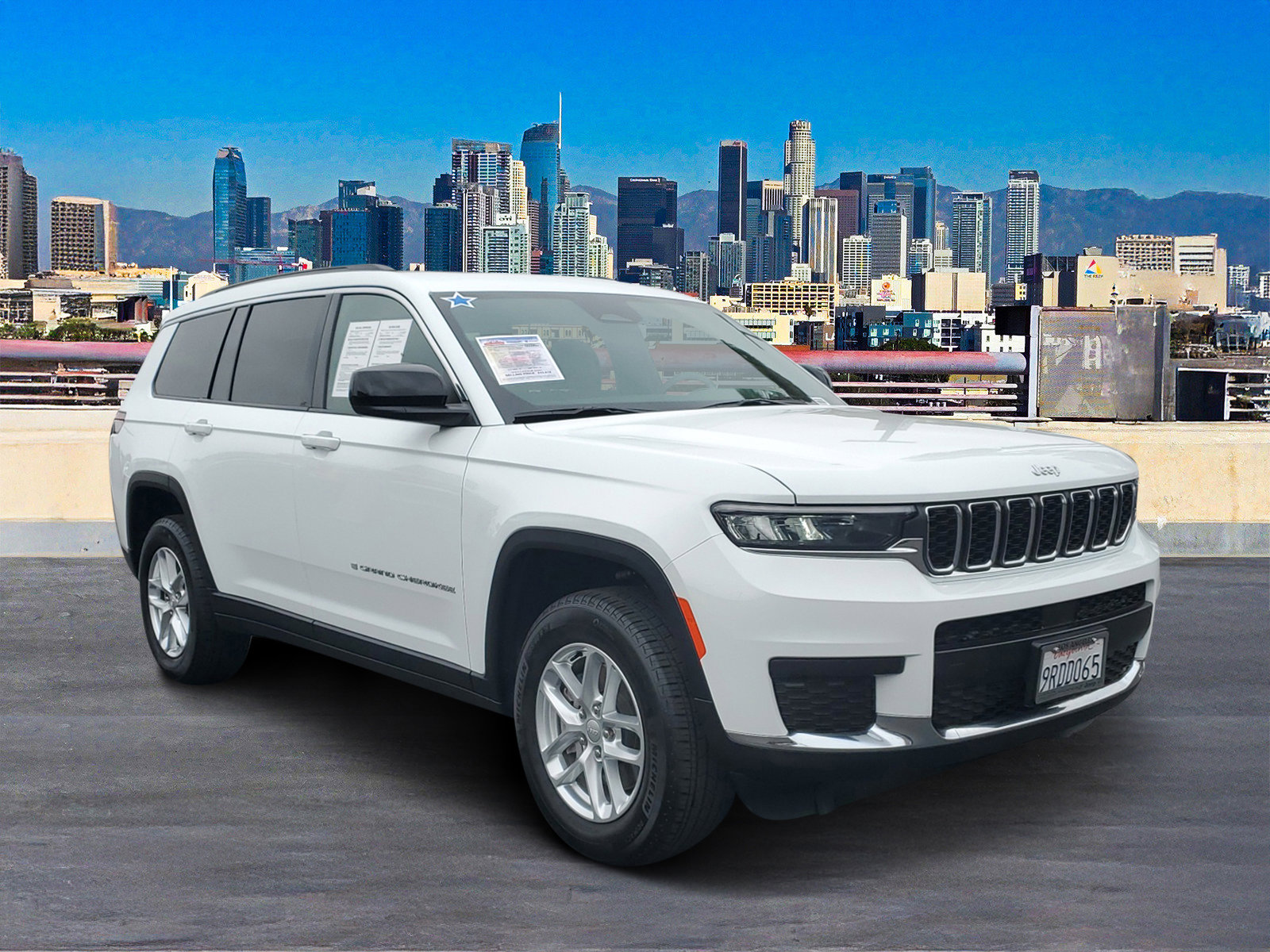 2025 Jeep Grand Cherokee Laredo X photo 3