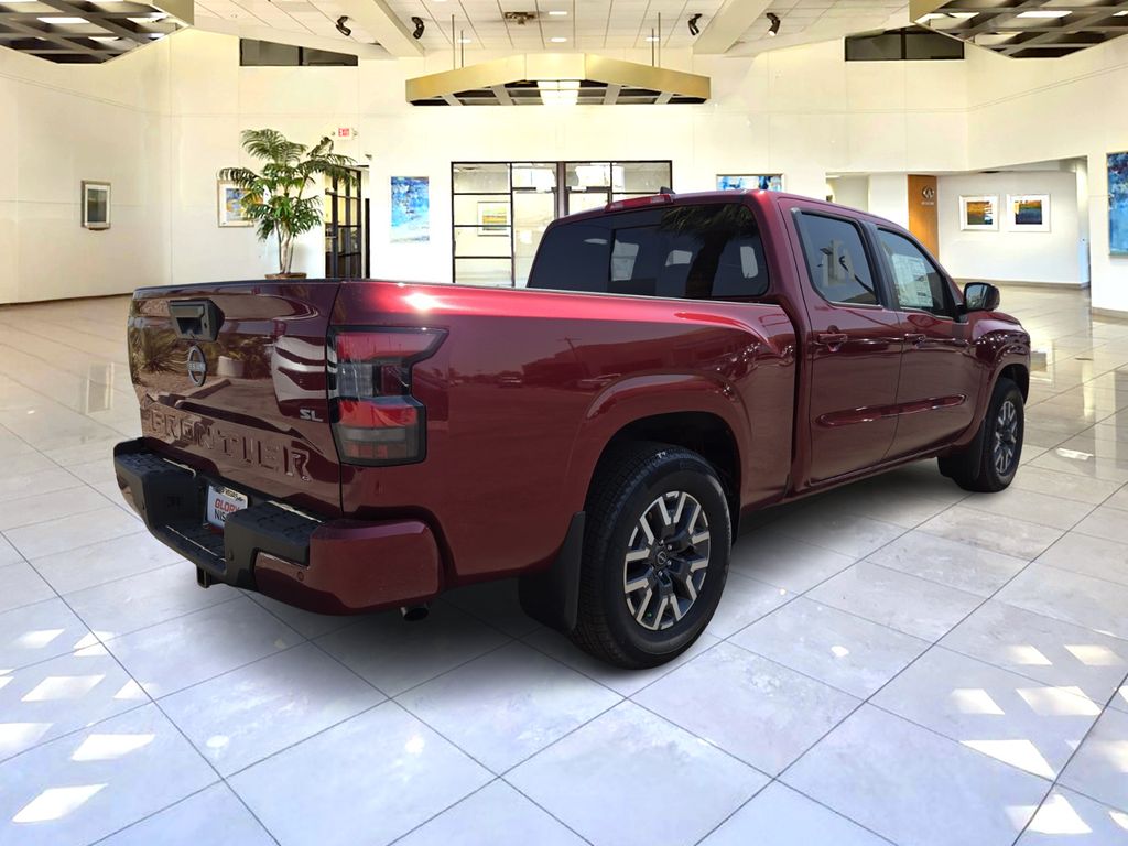 2025 Nissan Frontier Crew Cab SL photo 4