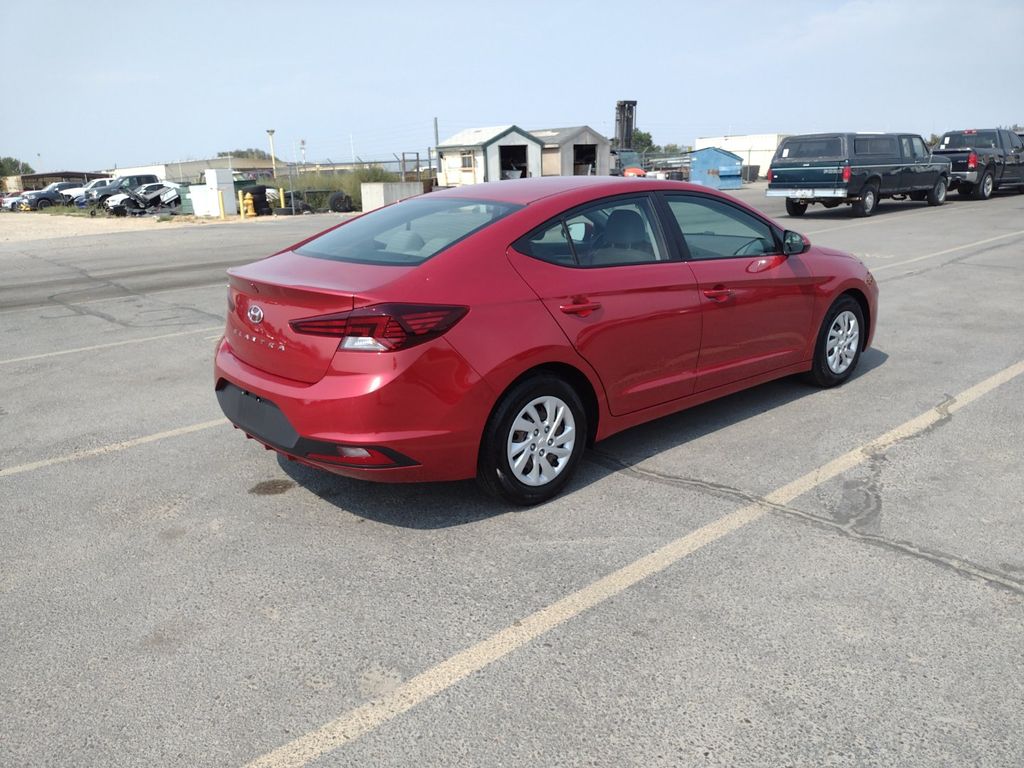 2019 Hyundai Elantra SE photo 4