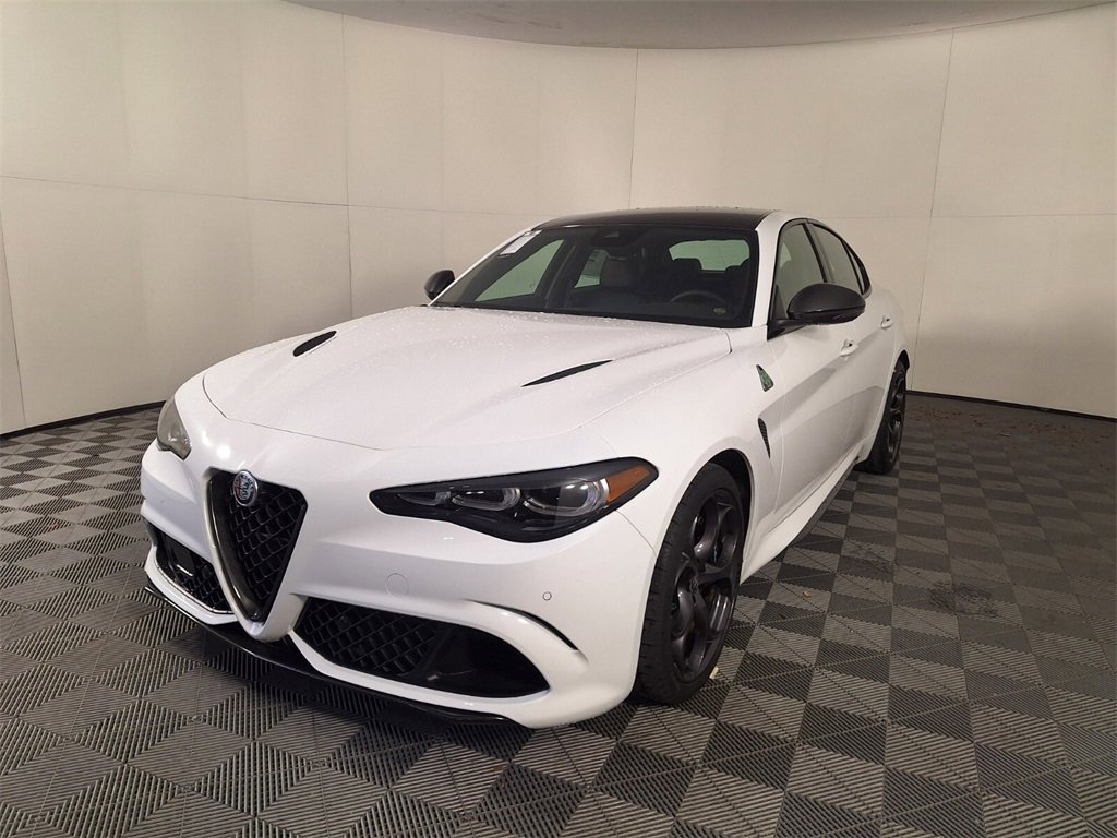2024 Alfa Romeo Giulia Quadrifoglio photo 5