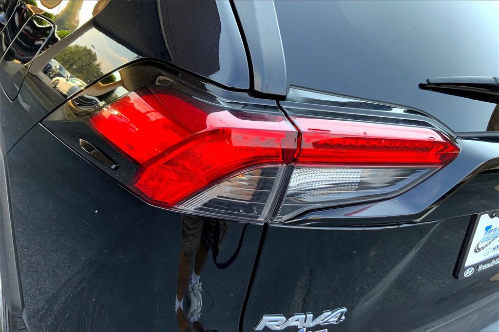 2021 Toyota RAV4 XLE photo 27