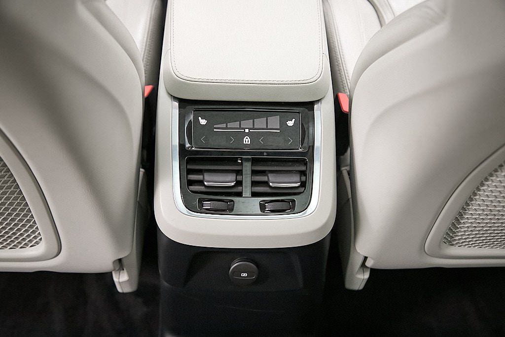2023 VOLVO XC90 - Image 26