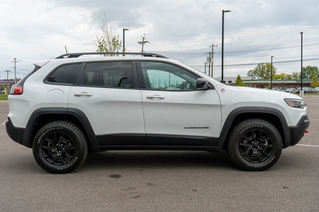2022 Jeep Cherokee Trailhawk photo 2