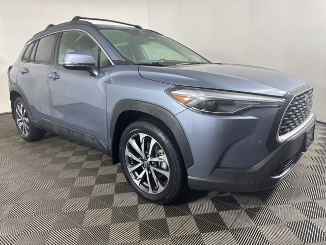 2023 Toyota Corolla Cross XLE's photo