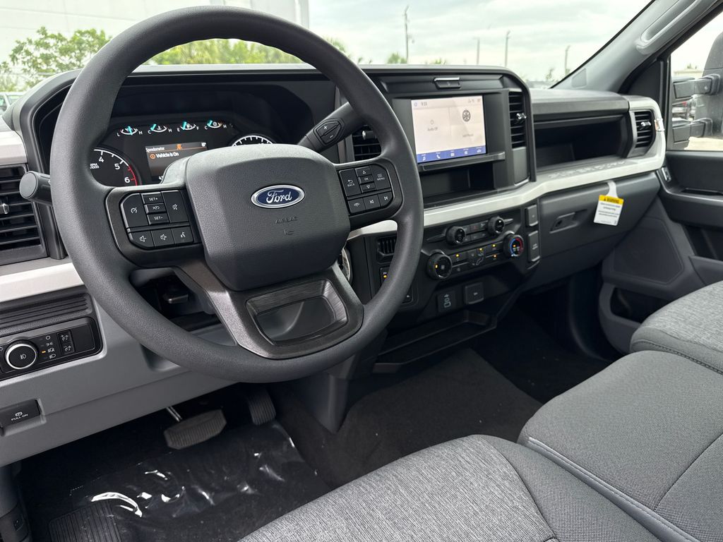 2025 Ford F-350 photo 4