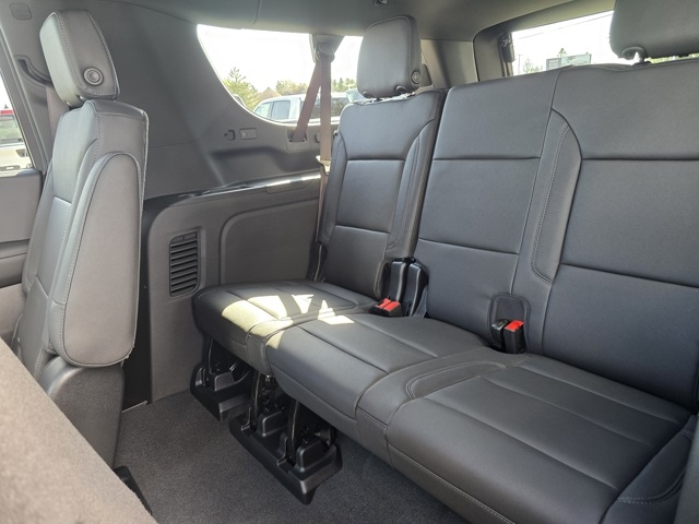 2026 Chevrolet Suburban Z71 photo 23