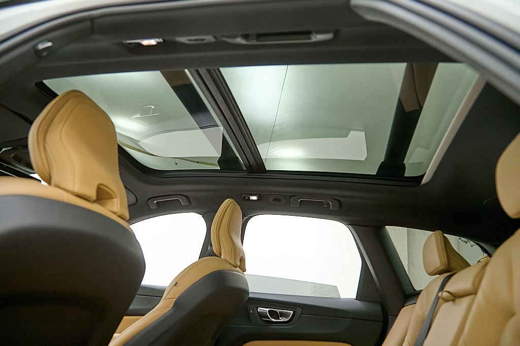 2025 VOLVO XC60 - Image 22