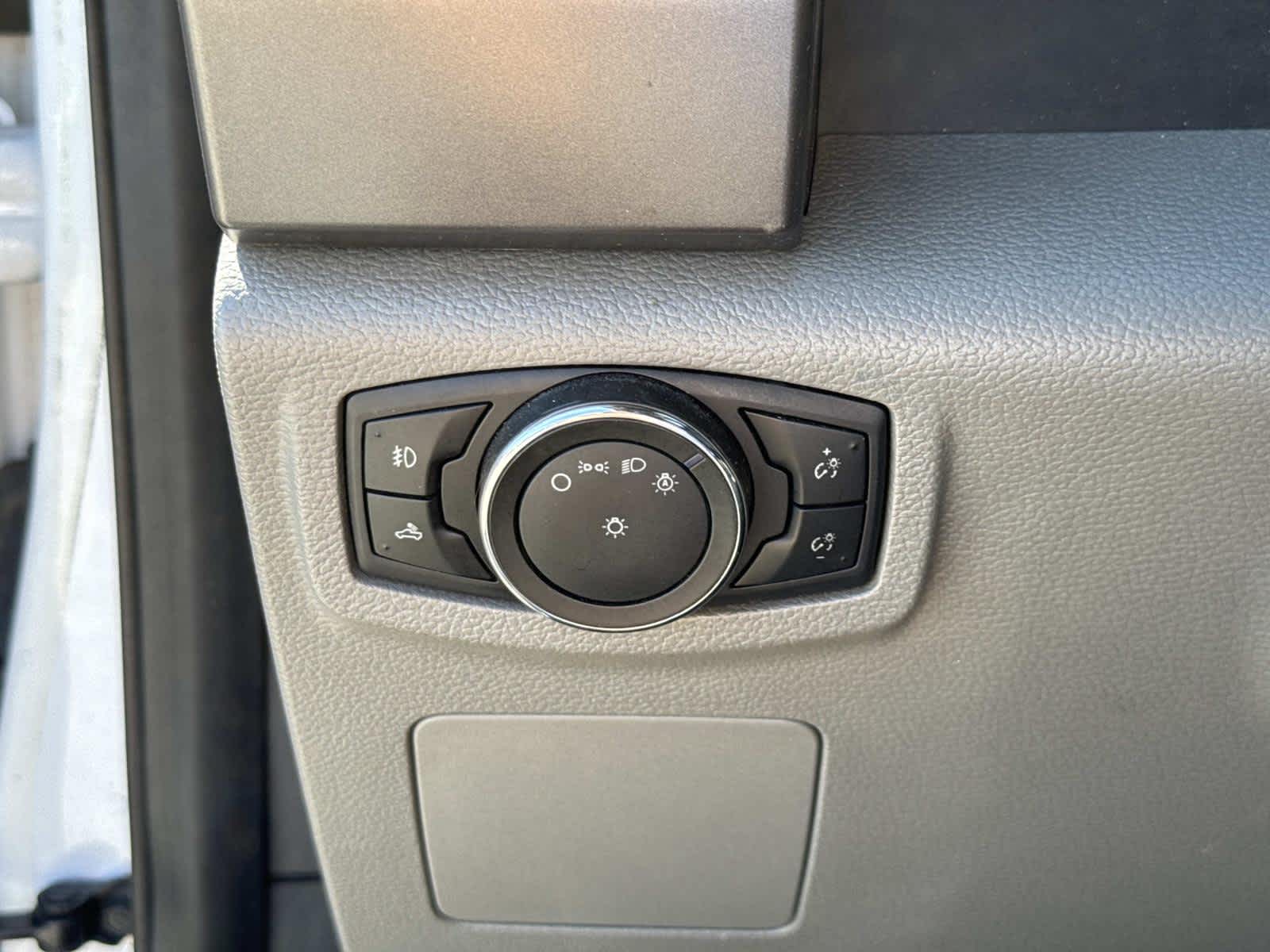 2015 Ford F-150 XLT photo 36