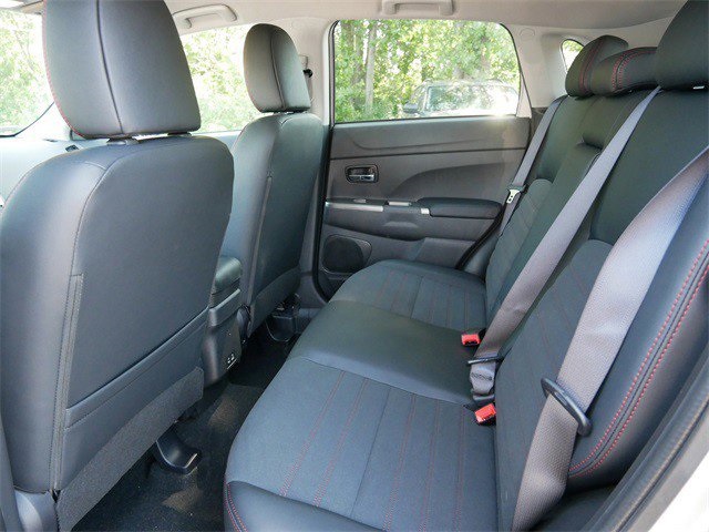2025 Mitsubishi Outlander Sport SE photo 4