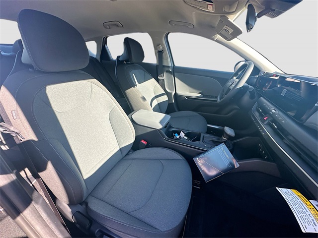 2025 Kia K4 LX photo 24